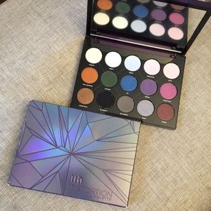 URBAN DECAY Distortion 15 Shade Shadow Palette Eyeshadow Makeup New